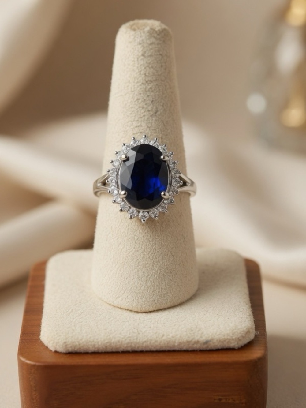 AVON Blue Sapphire Rhinestone Halo Ring Size 7.5 Silver Tone Statement Ring